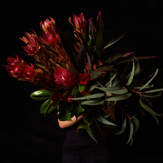 Seasonal Red Bouquet (Large)