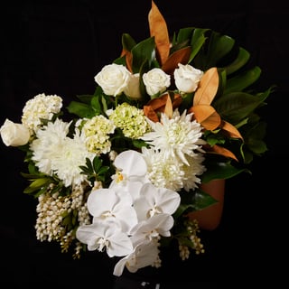 Seasonal White Bouquet (X-Large)